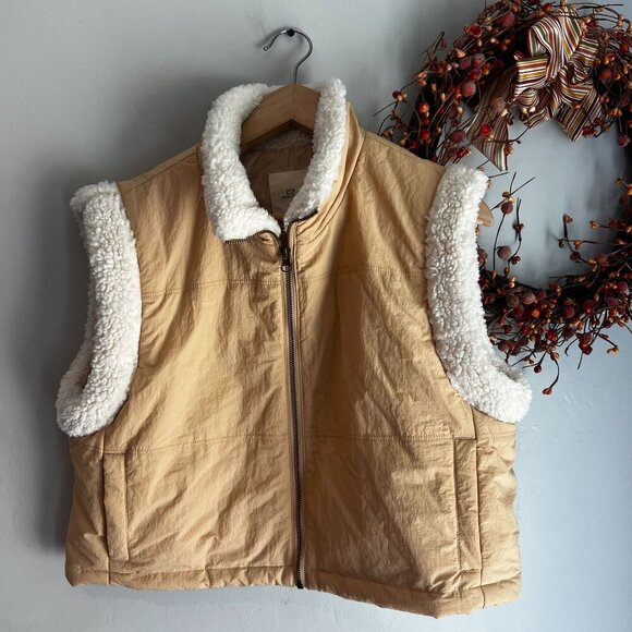 Thread & Supply Women's Sherpa Puffer Vest Size LARGE in Tan - Picture 2 of 10